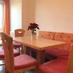 לינה וארוחת בוקר Sonnblick